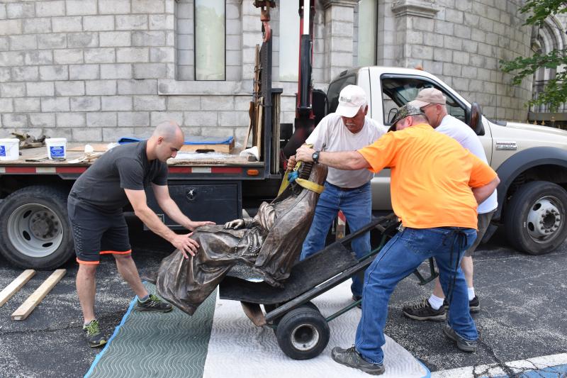 Installation of the new Philippine sculpture Installation of the new Philippine sculpture